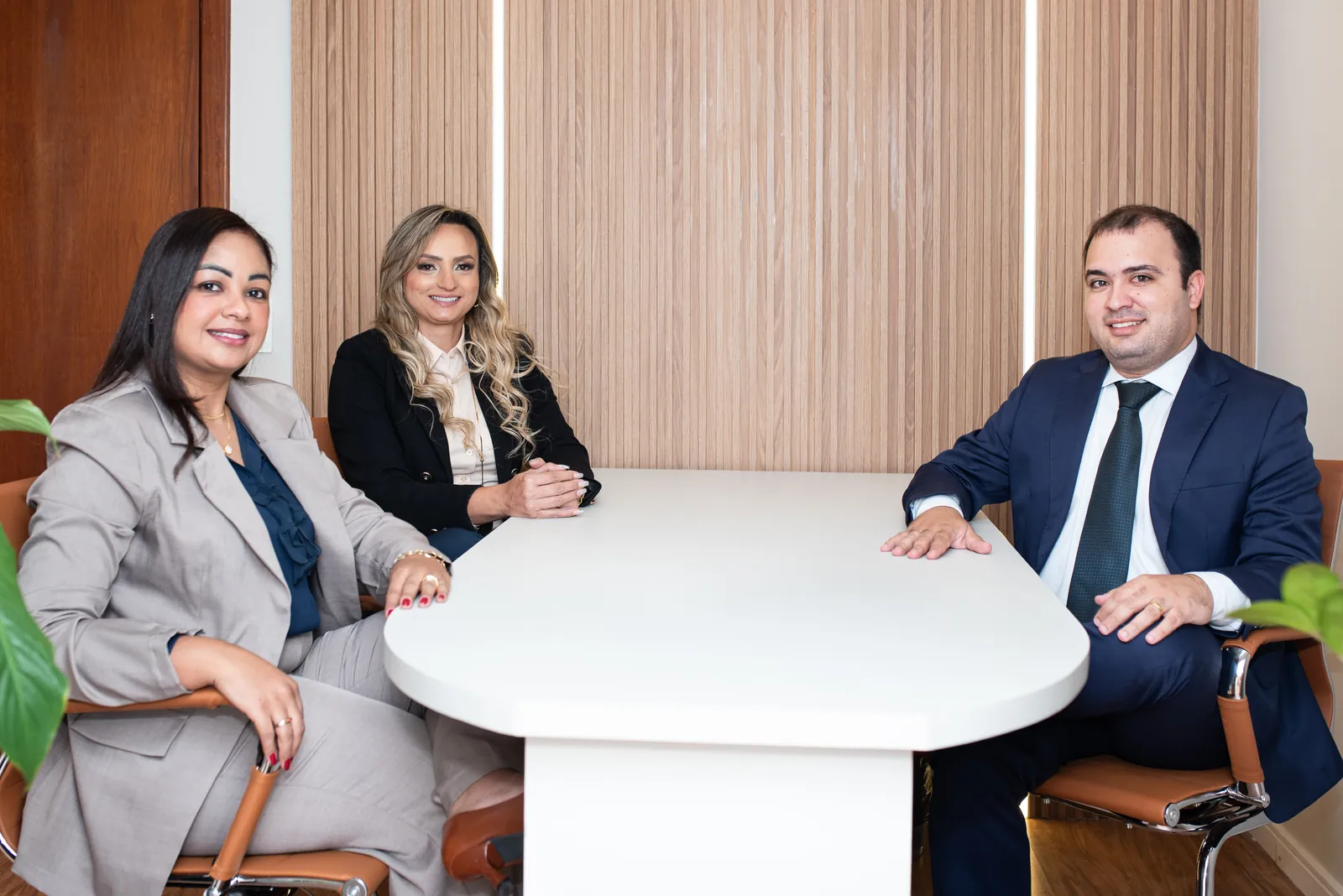 Advogados da DGB em reunião de assessoria trabalhista empresarial